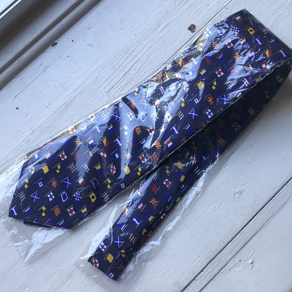 Alynn Neckwear Other - NWT Alynn Neckwear “A-Z International Flags” Tie